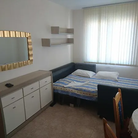 House Ogledalovi פומורי