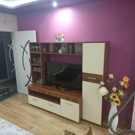 House Ogledalovi בית הארחה פומורי