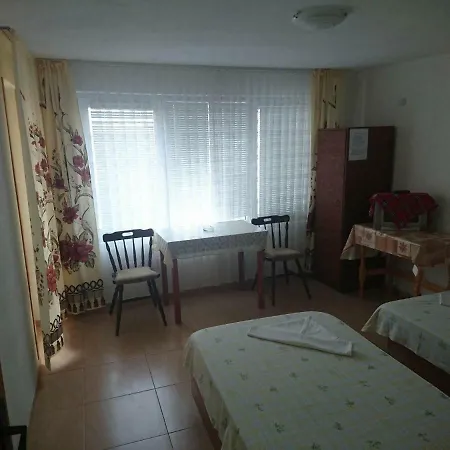 House Ogledalovi פומורי