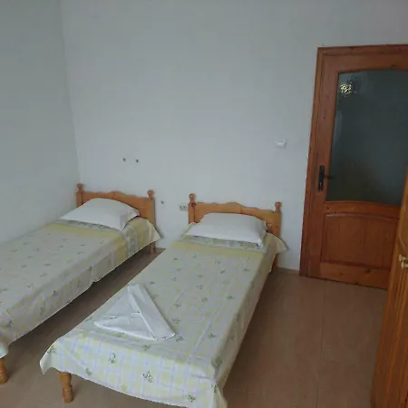 בית הארחה House Ogledalovi