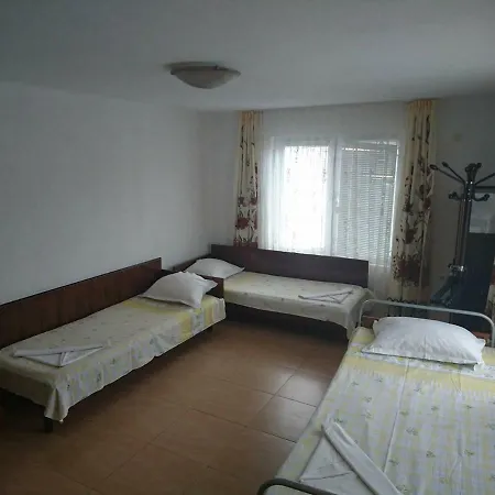 House Ogledalovi Pensiune Pomorie