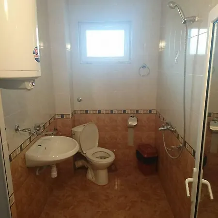 House Ogledalovi * פומורי