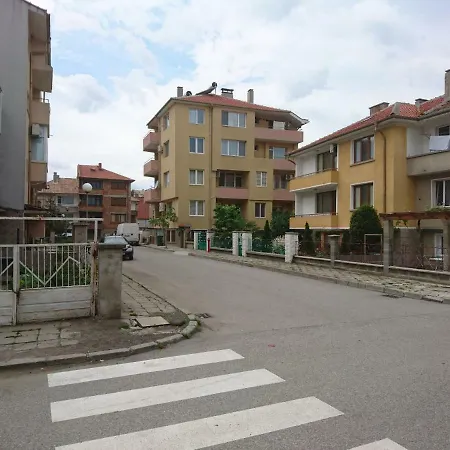 House Ogledalovi בית הארחה