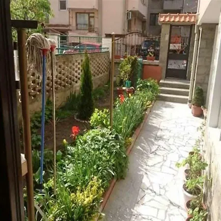 House Ogledalovi בית הארחה