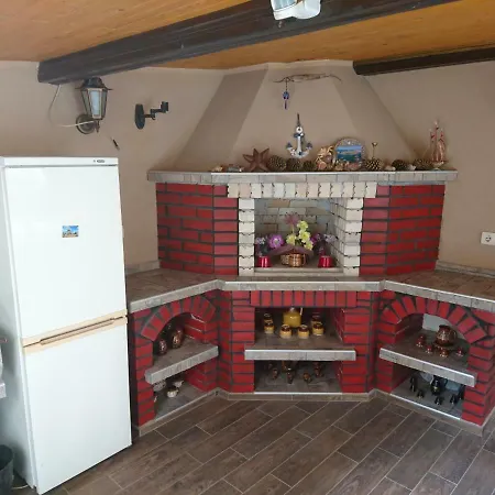 House Ogledalovi * פומורי